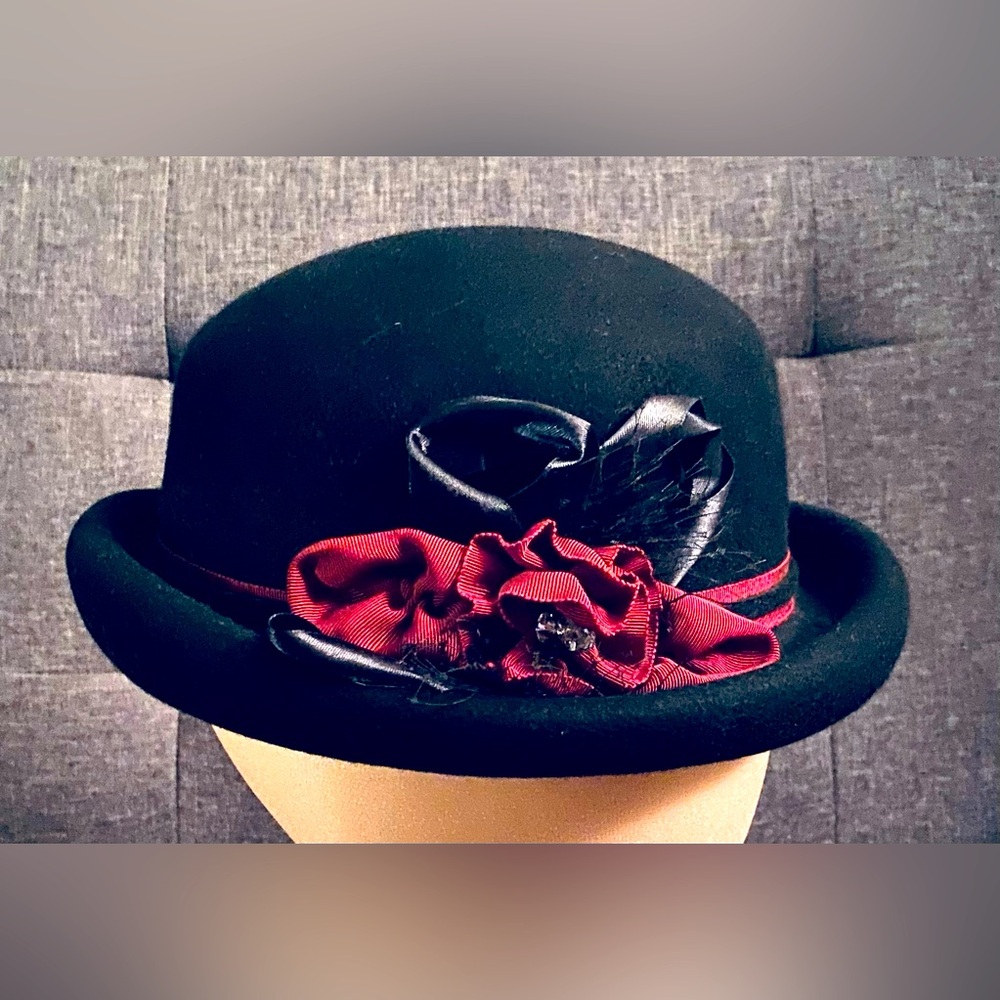 Elegant Black and Red Women's Bowler Hat